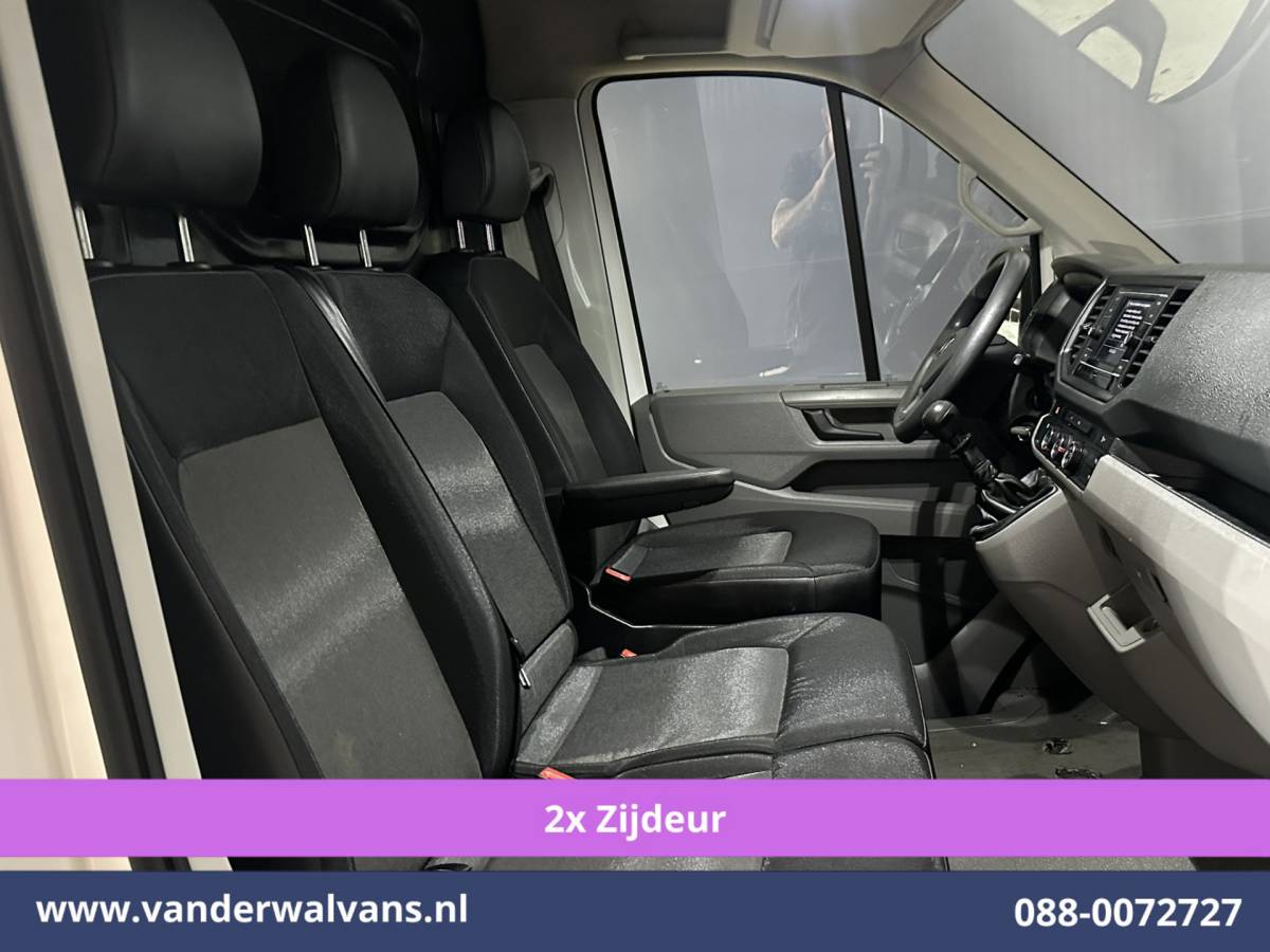 Volkswagen Crafter Volkswagen Crafter 2.0 TDI 141pk L4H3 L3H2 Euro6 Airco | 2x zijdeur | Camera | Apple Carplay | Android Auto Parkeersensoren, 3000kg trekvermogen, Bijrijdersbank