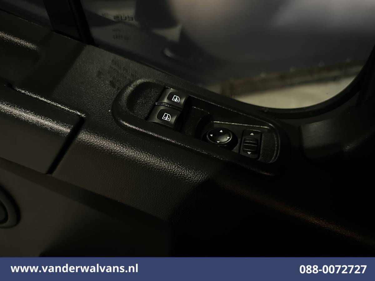 Renault Master Renault Master 2.3 dCi 146pk Bakwagen 222cm Hoog Laadklep Euro6 Airco | Camera | LED | Navigatie | Cruisecontrol Bijrijdersbank