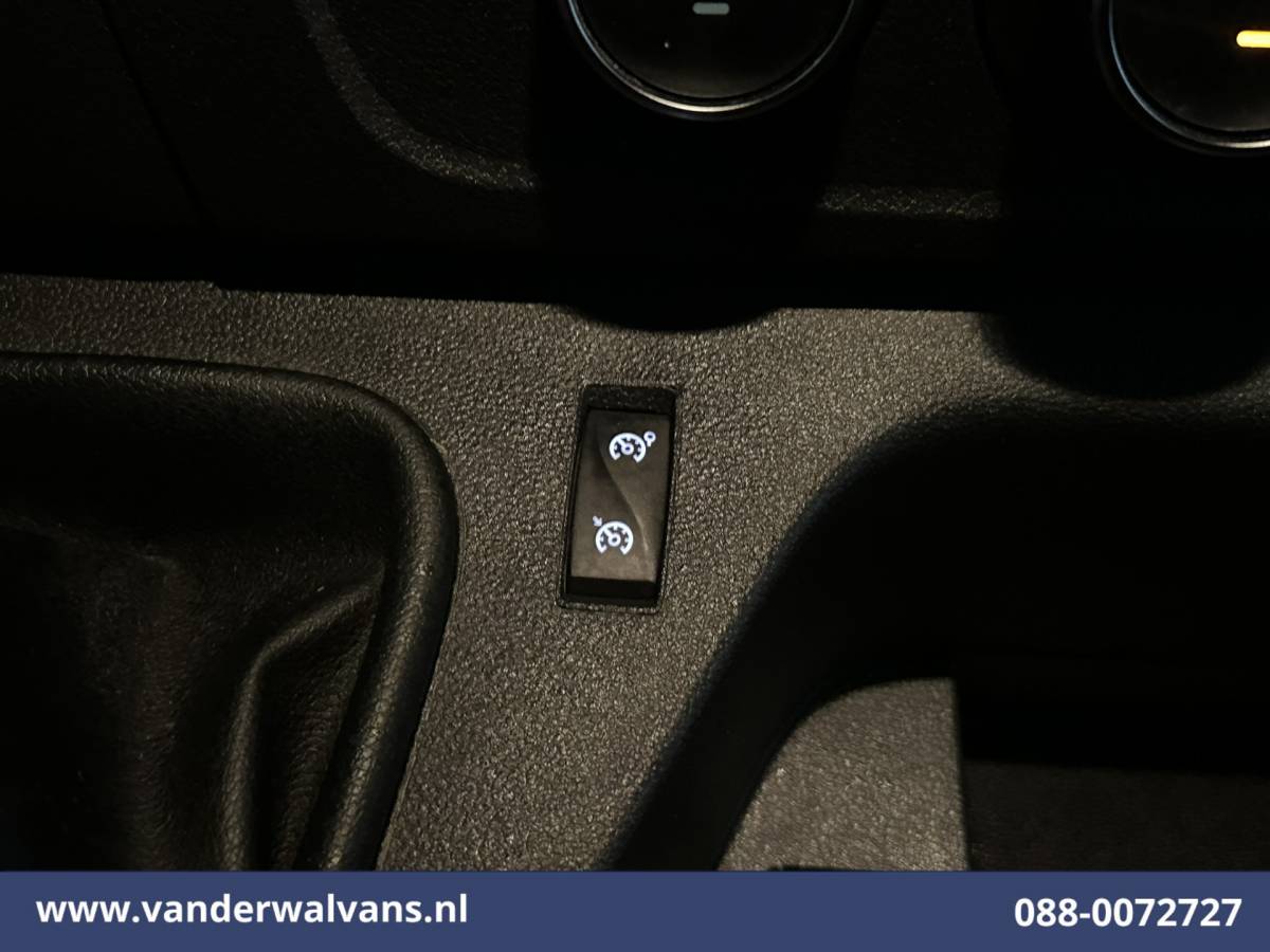 Renault Master Renault Master 2.3 dCi 146pk Bakwagen 222cm Hoog Laadklep Euro6 Airco | Camera | LED | Navigatie | Cruisecontrol Bijrijdersbank
