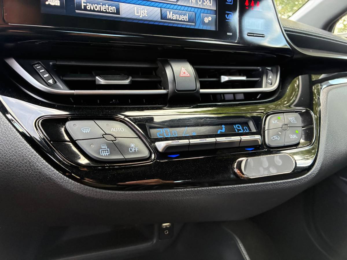 Toyota C-HR Toyota C-HR 1.2 Dynamic | Navi + Camera + Clima + Cruise Nu €12.975,-!!!