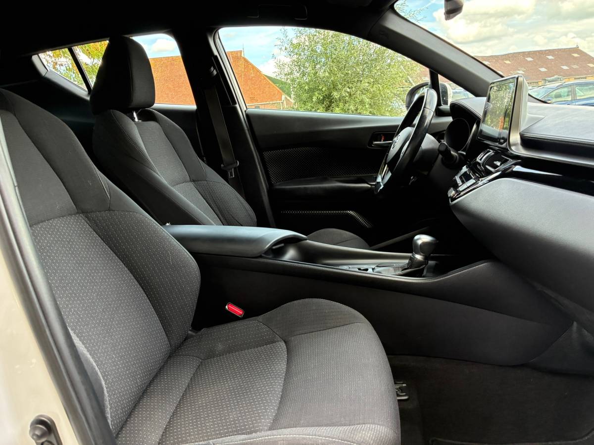 Toyota C-HR Toyota C-HR 1.2 Dynamic | Navi + Camera + Clima + Cruise Nu €12.975,-!!!