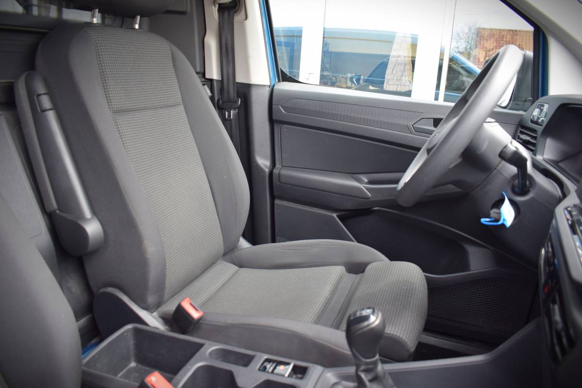 Volkswagen Caddy Volkswagen Caddy Cargo Maxi 2.0 TDI 19 inch | Camera | Trekhaak | Bumpers in kleur!