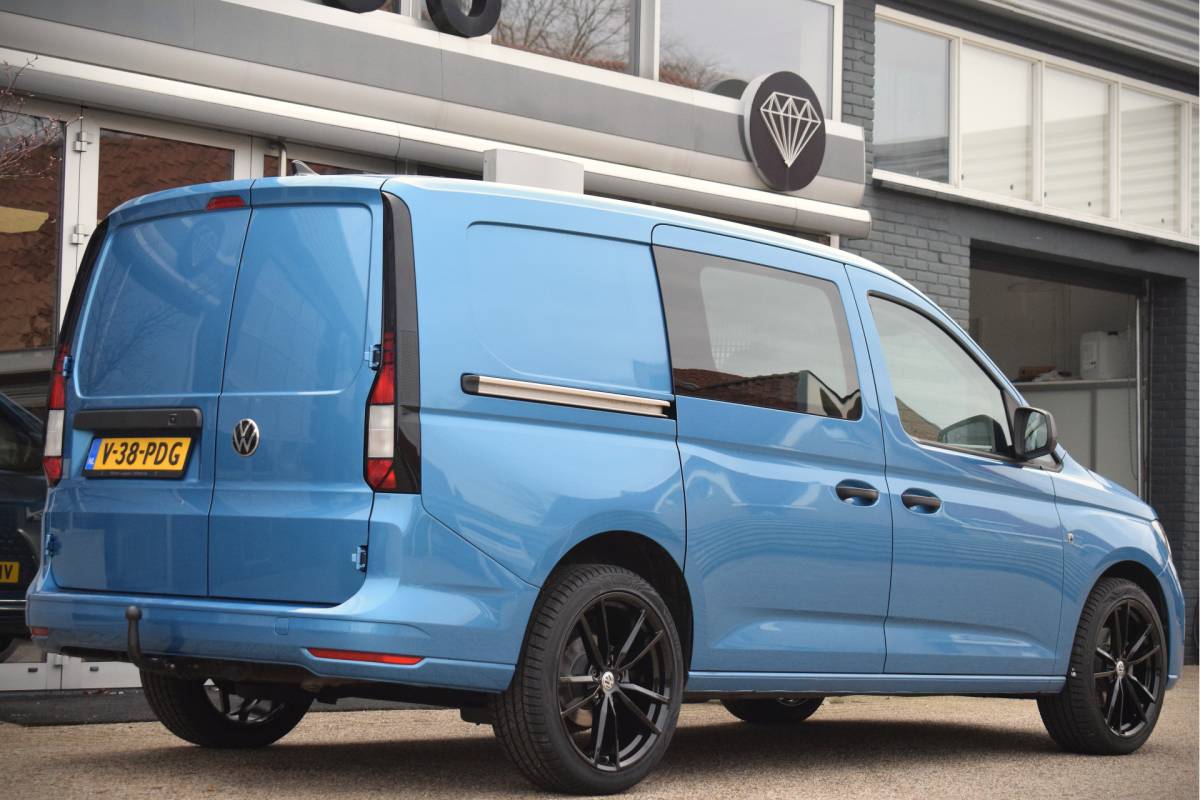 Volkswagen Caddy Volkswagen Caddy Cargo Maxi 2.0 TDI 19 inch | Camera | Trekhaak | Bumpers in kleur!