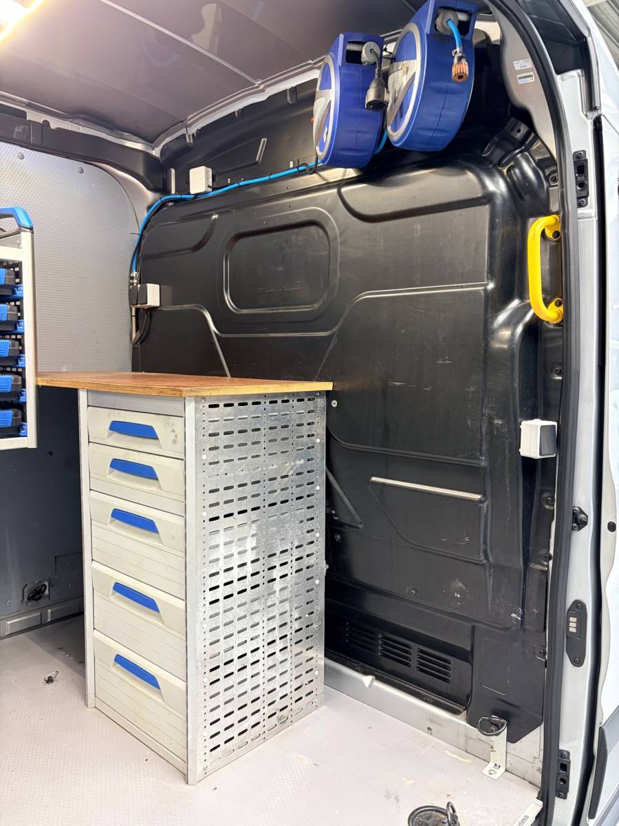 Ford Transit Ford Transit Automaat Servicewagen 350 2.0 TDCI 131PK euro6 L2H2 3Persoons Trend, Sortimo werkplaats inrichting, RIJKLAARPRIJS