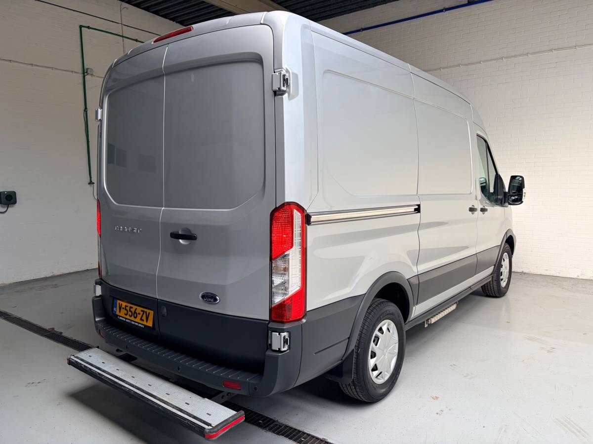 Ford Transit Ford Transit Automaat Servicewagen 350 2.0 TDCI 131PK euro6 L2H2 3Persoons Trend, Sortimo werkplaats inrichting, RIJKLAARPRIJS