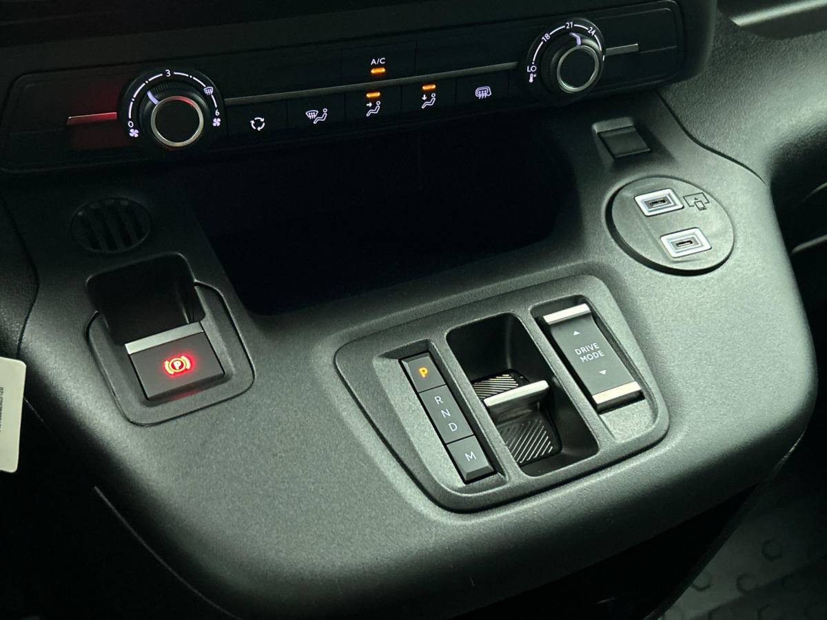 Opel Combo Opel Combo 1.5 BlueHDi 130 S&S L2 Automaat Apple Carplay / Android Auto Navigatie Trekhaak Airco Camera Cruise Control Parkeersensoren V+A DAB