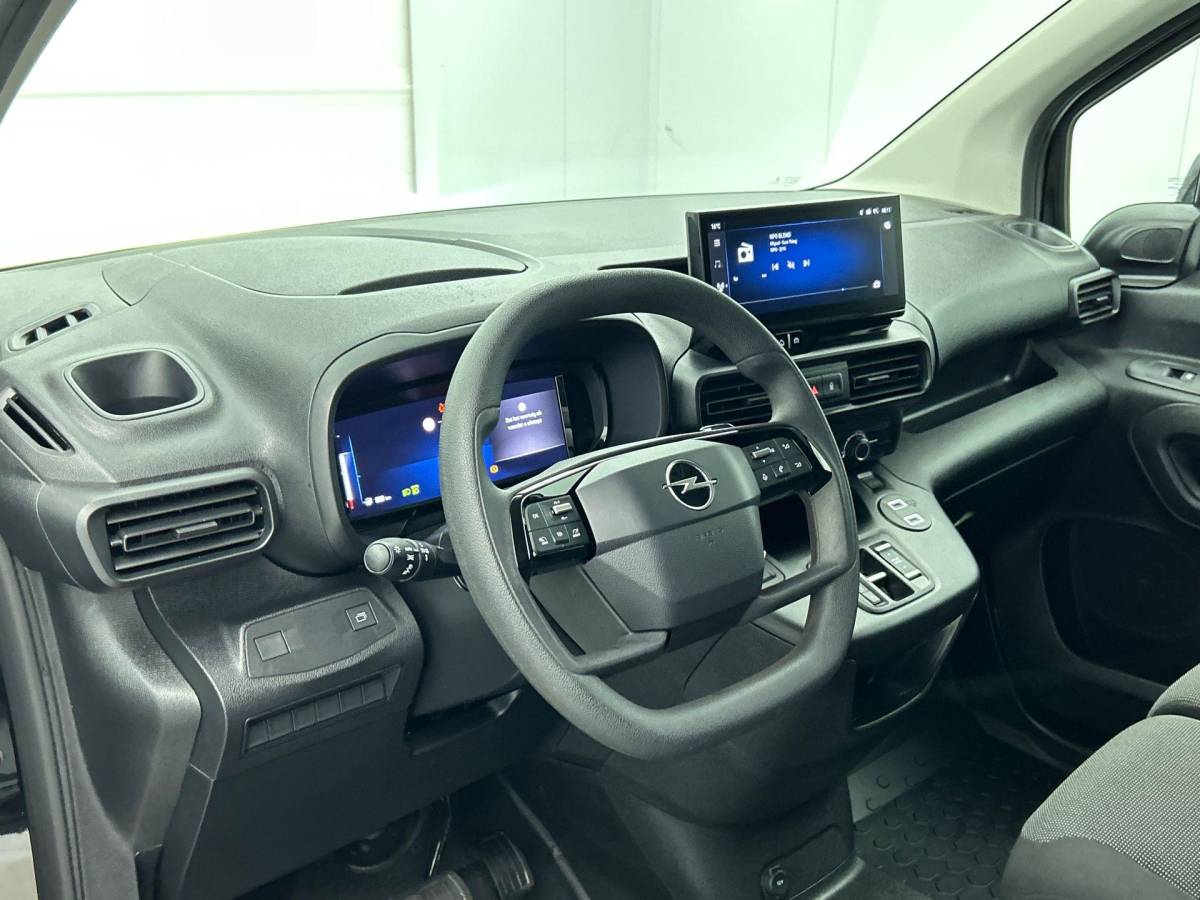 Opel Combo Opel Combo 1.5 BlueHDi 130 S&S L2 Automaat Apple Carplay / Android Auto Navigatie Trekhaak Airco Camera Cruise Control Parkeersensoren V+A DAB