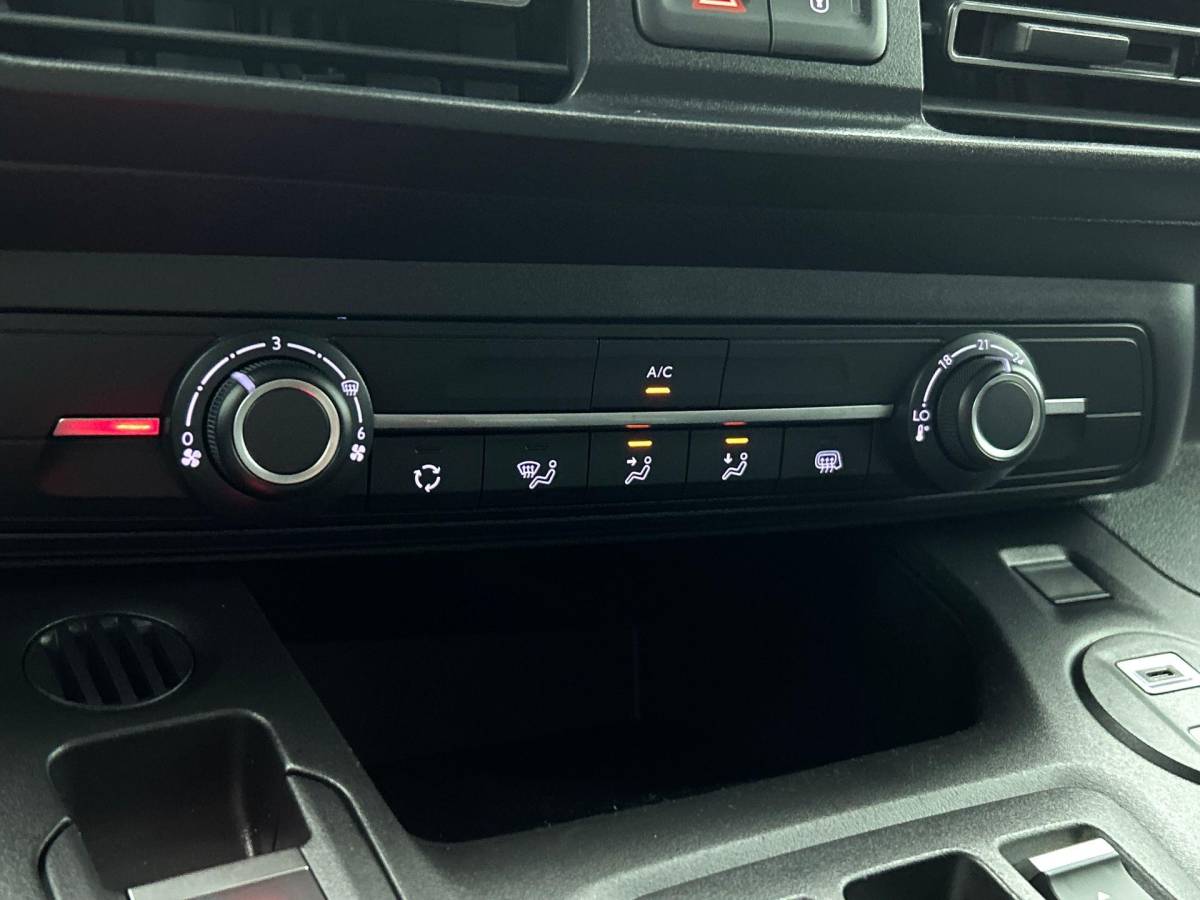 Opel Combo Opel Combo 1.5 BlueHDi 130 S&S L2 Automaat Apple Carplay / Android Auto Navigatie Trekhaak Airco Camera Cruise Control Parkeersensoren V+A DAB