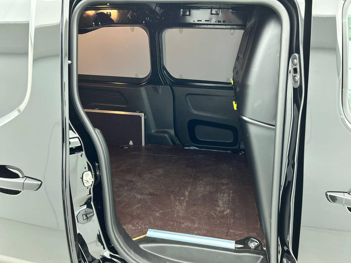 Opel Combo Opel Combo 1.5 BlueHDi 130 S&S L2 Automaat Apple Carplay / Android Auto Navigatie Trekhaak Airco Camera Cruise Control Parkeersensoren V+A DAB