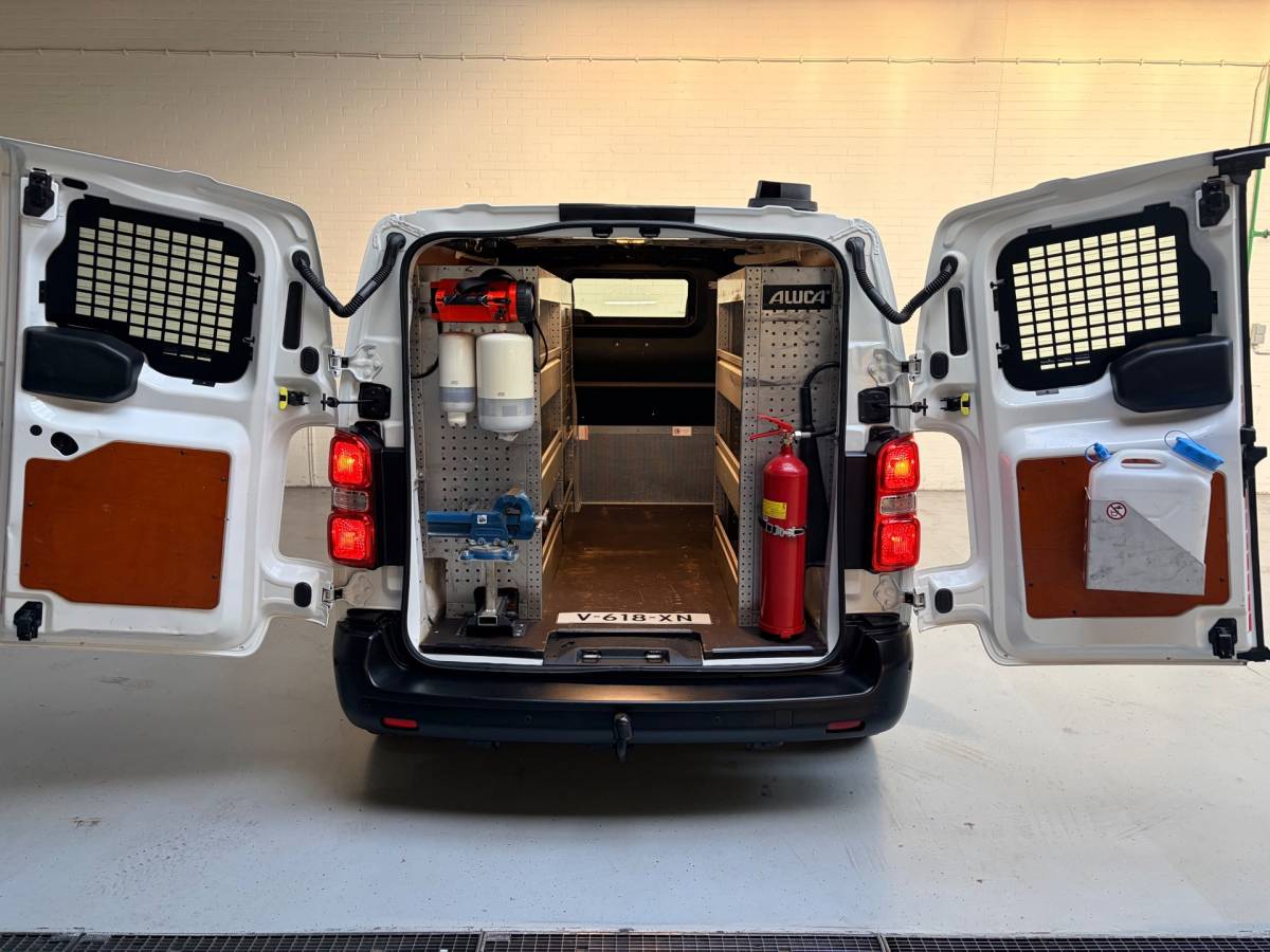 Citroën Jumpy Citroen Jumpy Servicewagen 1.6 BlueHDI 95pk euro6 L2H1 V230 omvormer BOTT inrichting Standkachel Trekhaak 2000KG, RIJKLAARPRIJS!