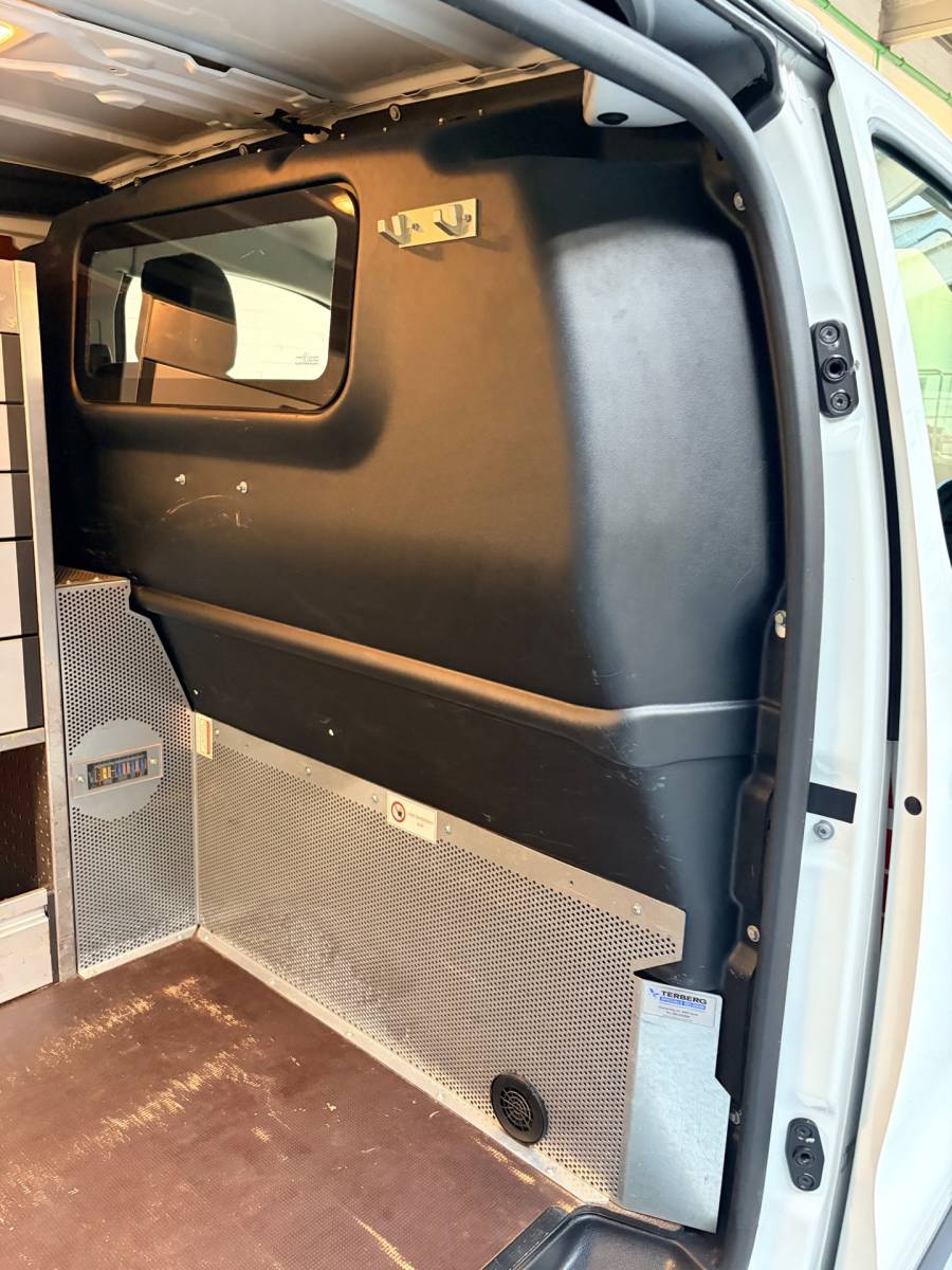 Citroën Jumpy Citroen Jumpy Servicewagen 1.6 BlueHDI 95pk euro6 L2H1 V230 omvormer BOTT inrichting Standkachel Trekhaak 2000KG, RIJKLAARPRIJS!
