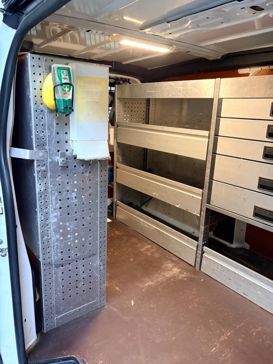 Citroën Jumpy Citroen Jumpy Servicewagen 1.6 BlueHDI 95pk euro6 L2H1 V230 omvormer BOTT inrichting Standkachel Trekhaak 2000KG, RIJKLAARPRIJS!