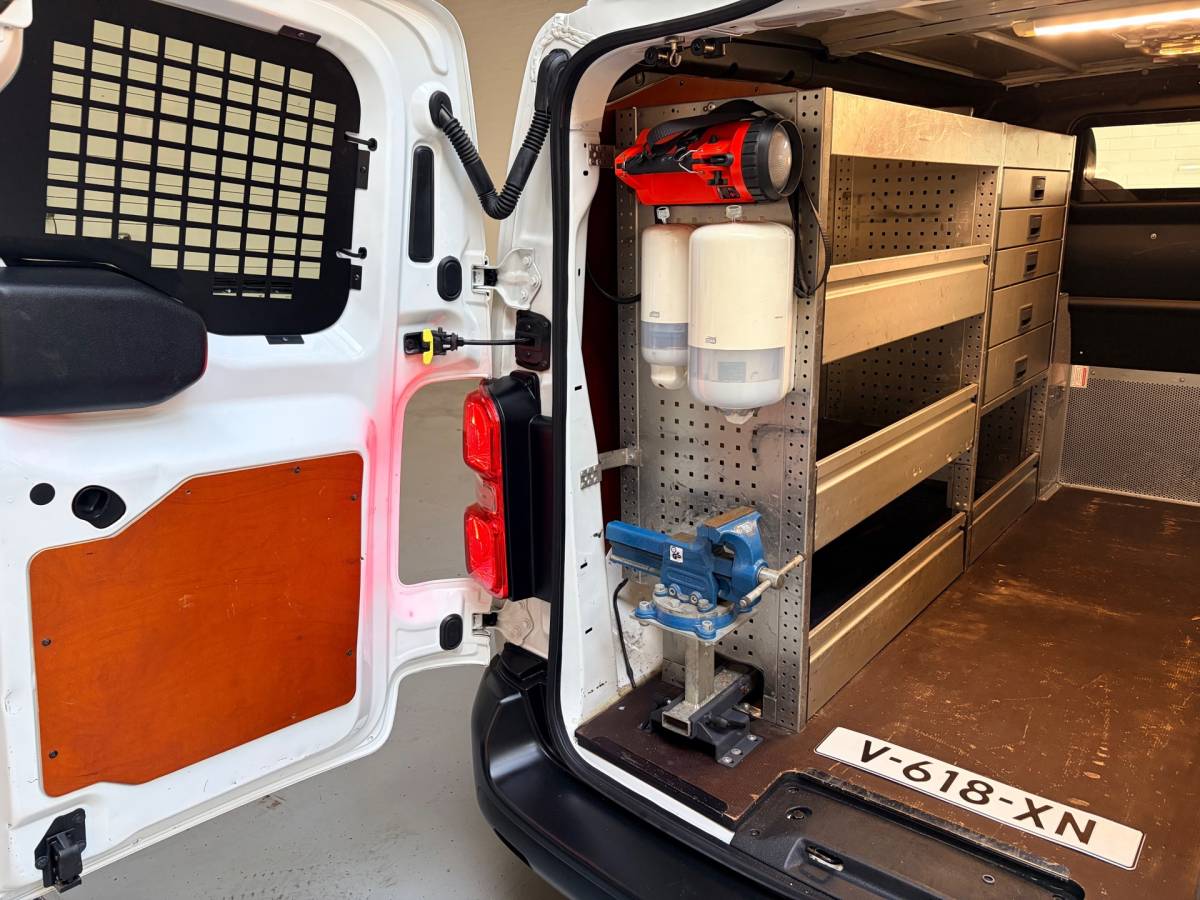 Citroën Jumpy Citroen Jumpy Servicewagen 1.6 BlueHDI 95pk euro6 L2H1 V230 omvormer BOTT inrichting Standkachel Trekhaak 2000KG, RIJKLAARPRIJS!