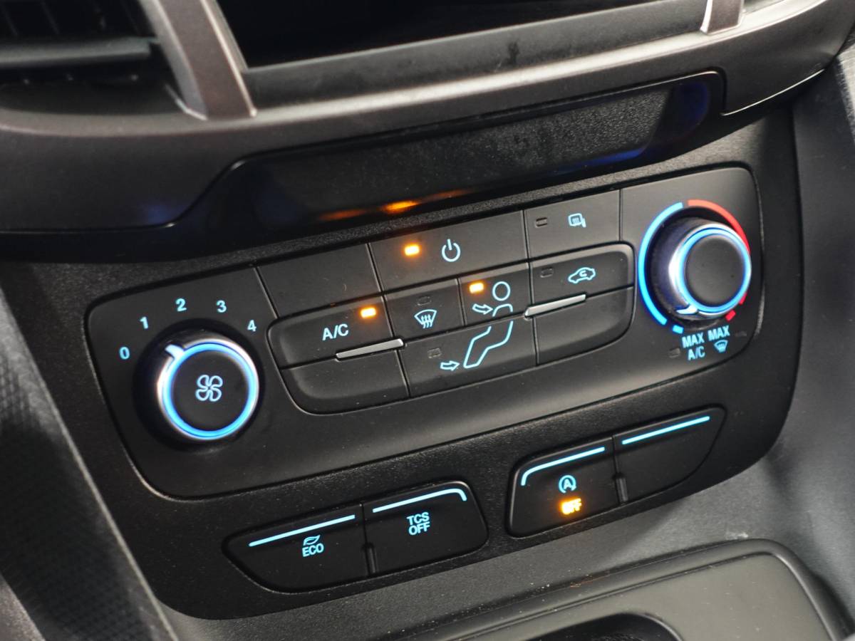 Ford Transit Connect Ford Transit Connect 100pk L2 Trend Automaat Trekhaak Airco Navigatie Cruise control