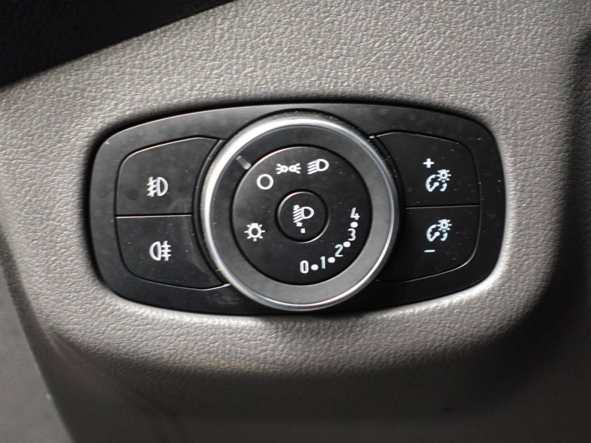 Ford Transit Connect Ford Transit Connect 100pk L2 Trend Automaat Trekhaak Airco Navigatie Cruise control