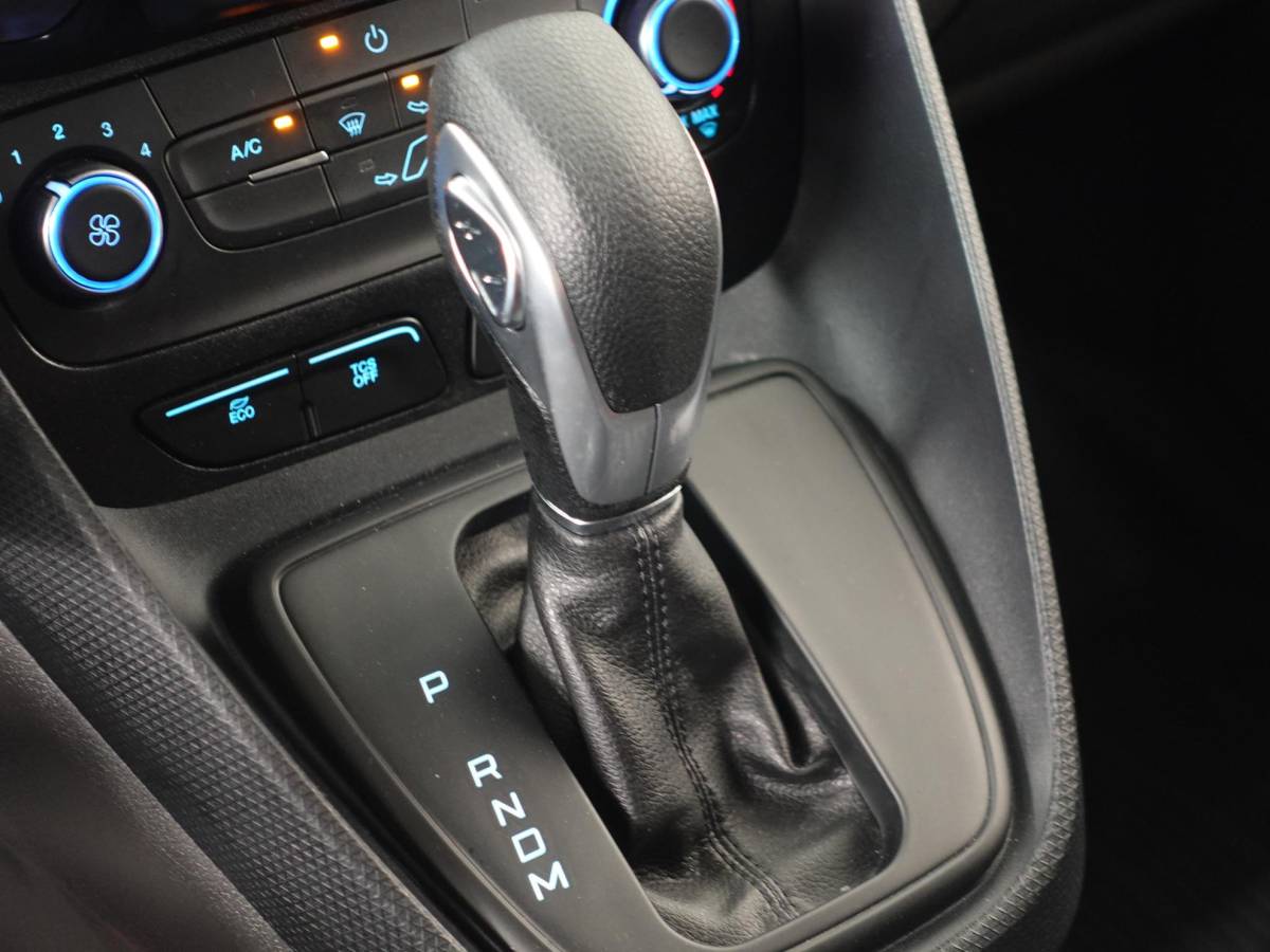 Ford Transit Connect Ford Transit Connect 100pk L2 Trend Automaat Trekhaak Airco Navigatie Cruise control