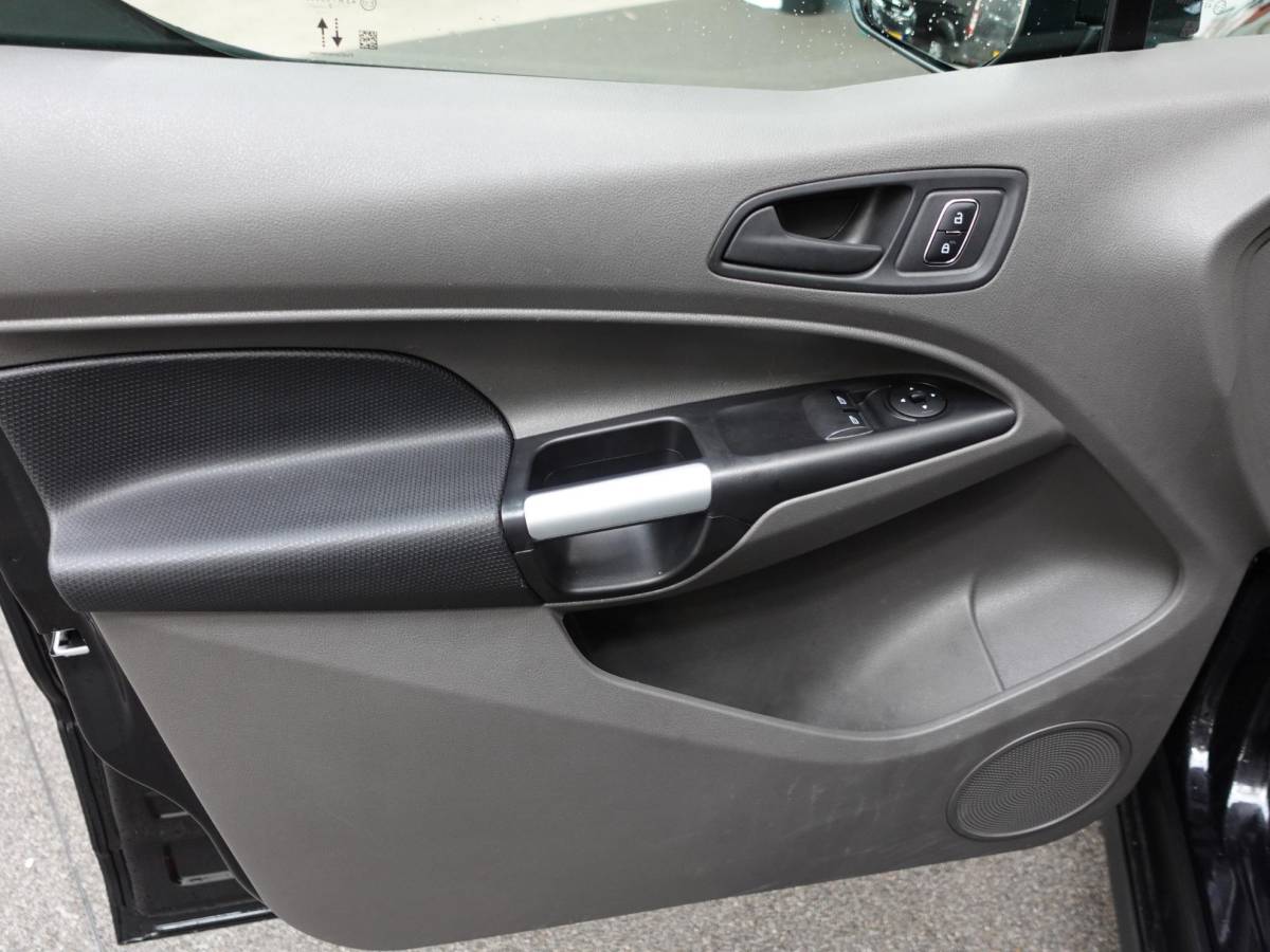 Ford Transit Connect Ford Transit Connect 1.5 EcoBlue L2 Trend Navigatie Airco Camera Bluetooth Carplay 3Zits Trekaak Parkeersensoren
