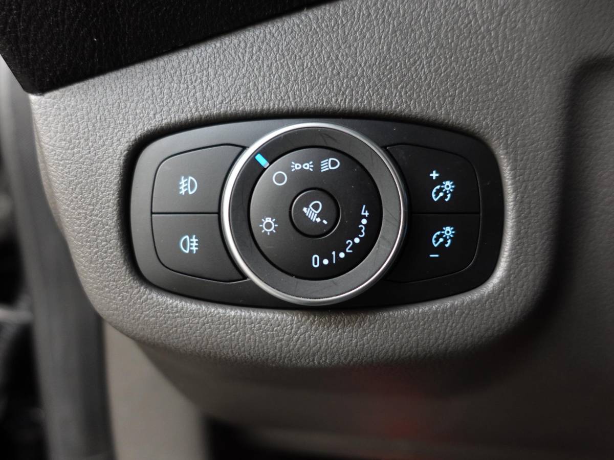 Ford Transit Connect Ford Transit Connect 1.5 EcoBlue L2 Trend Navigatie Airco Camera Bluetooth Carplay 3Zits Trekaak Parkeersensoren