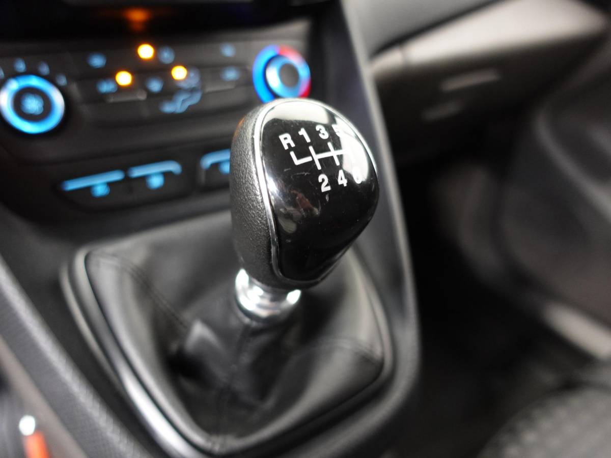 Ford Transit Connect Ford Transit Connect 1.5 EcoBlue L2 Trend Navigatie Airco Camera Bluetooth Carplay 3Zits Trekaak Parkeersensoren