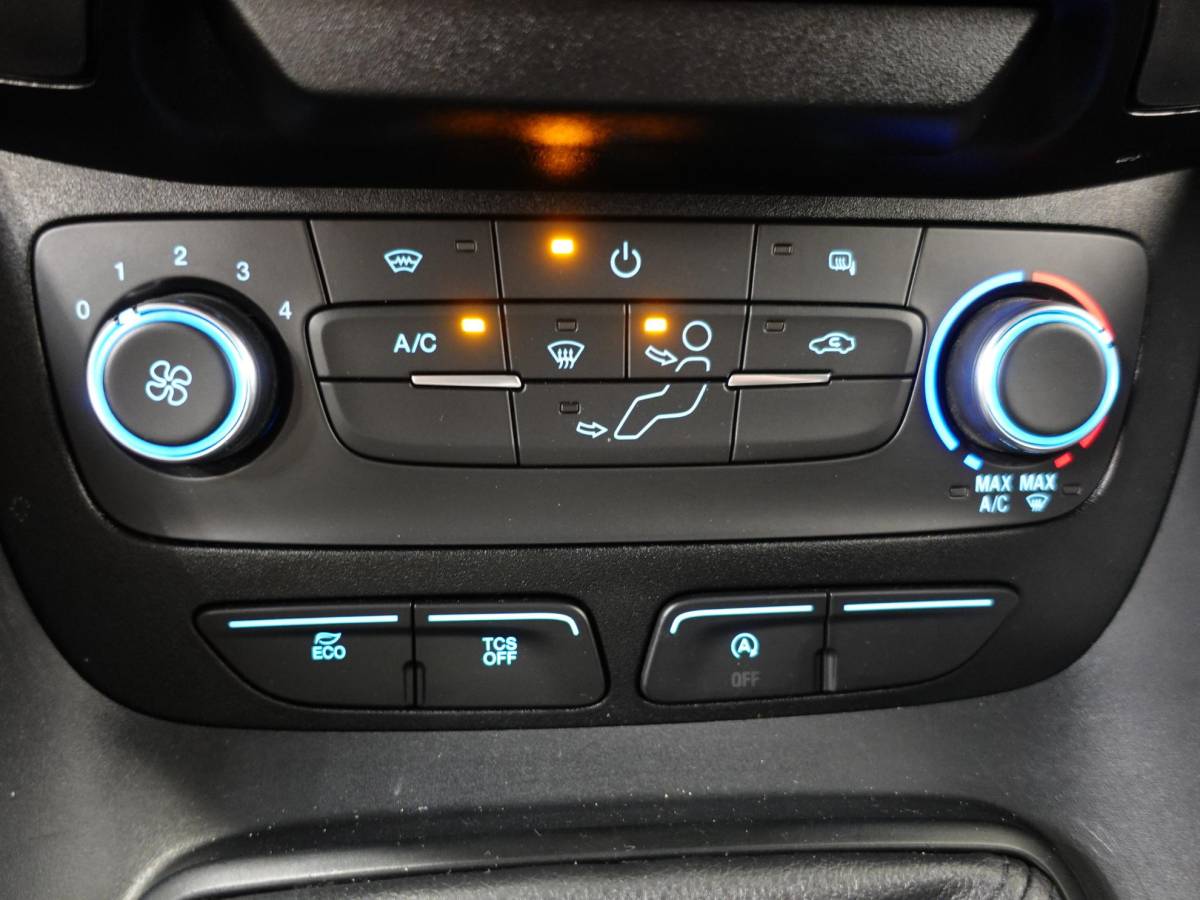 Ford Transit Connect Ford Transit Connect 1.5 EcoBlue L2 Trend Navigatie Airco Camera Bluetooth Carplay 3Zits Trekaak Parkeersensoren