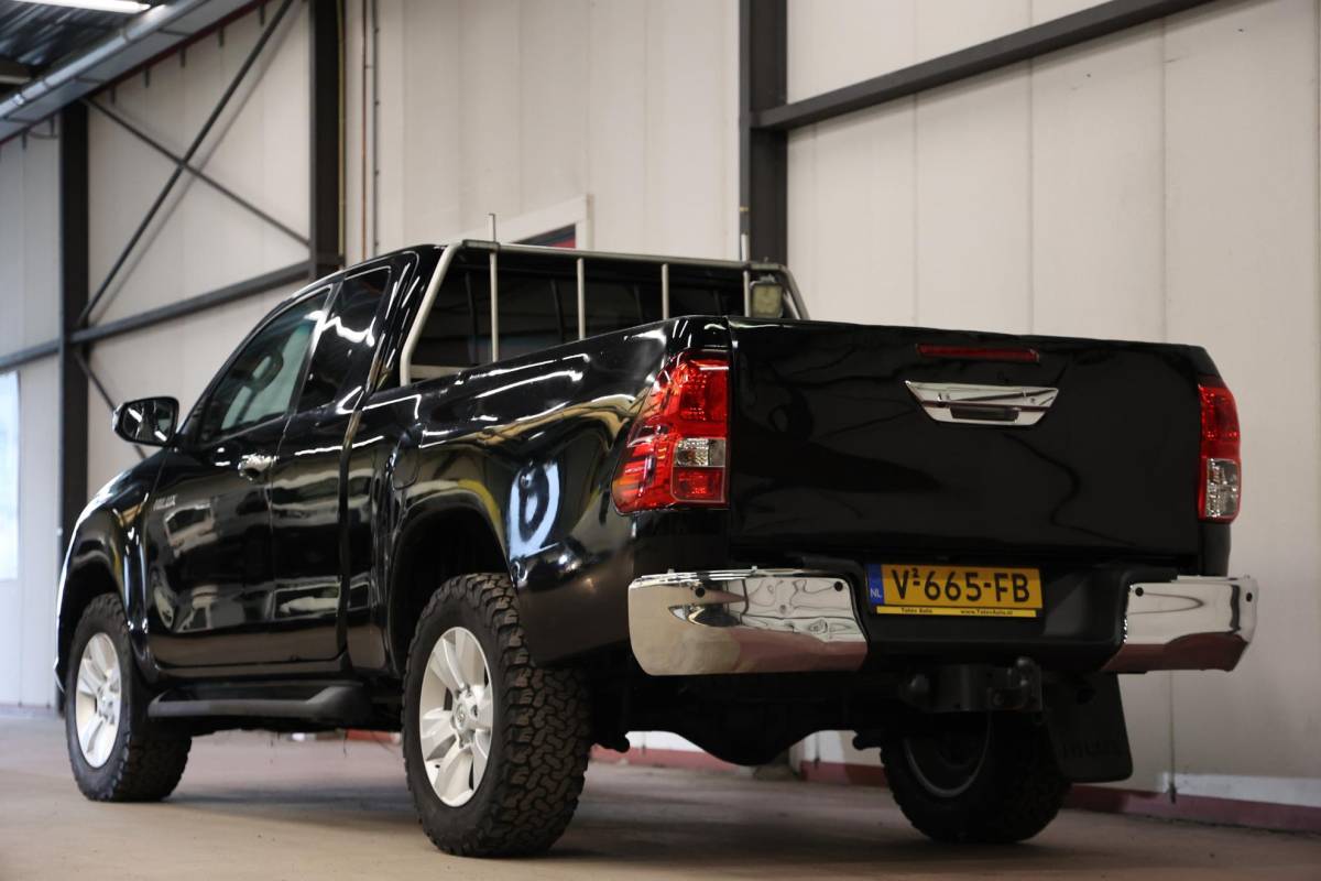 Toyota Hilux Toyota HiLux 2.4 D-4D-F Xtra Cab 4X4 MET 3500KG TREKVERMOGEN