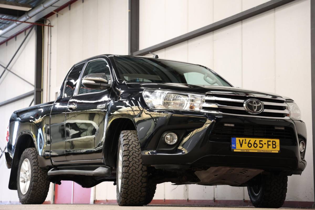 Toyota Hilux Toyota HiLux 2.4 D-4D-F Xtra Cab 4X4 MET 3500KG TREKVERMOGEN