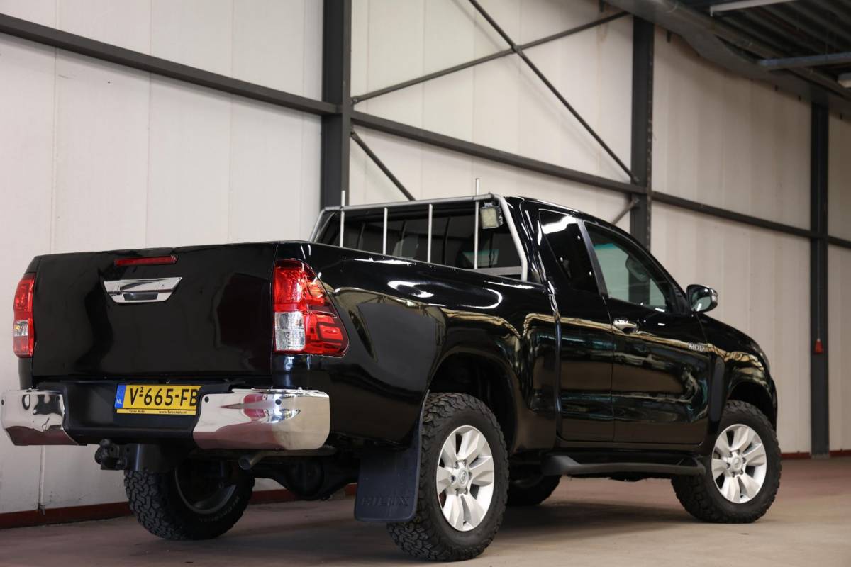 Toyota Hilux Toyota HiLux 2.4 D-4D-F Xtra Cab 4X4 MET 3500KG TREKVERMOGEN