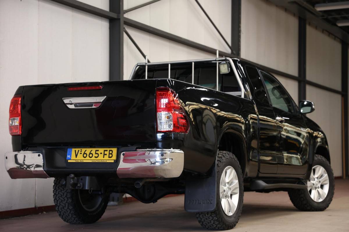 Toyota Hilux Toyota HiLux 2.4 D-4D-F Xtra Cab 4X4 MET 3500KG TREKVERMOGEN