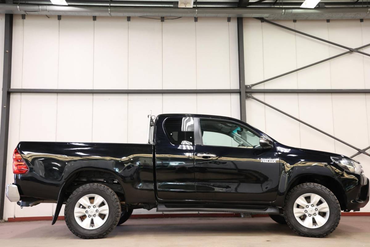 Toyota Hilux Toyota HiLux 2.4 D-4D-F Xtra Cab 4X4 MET 3500KG TREKVERMOGEN