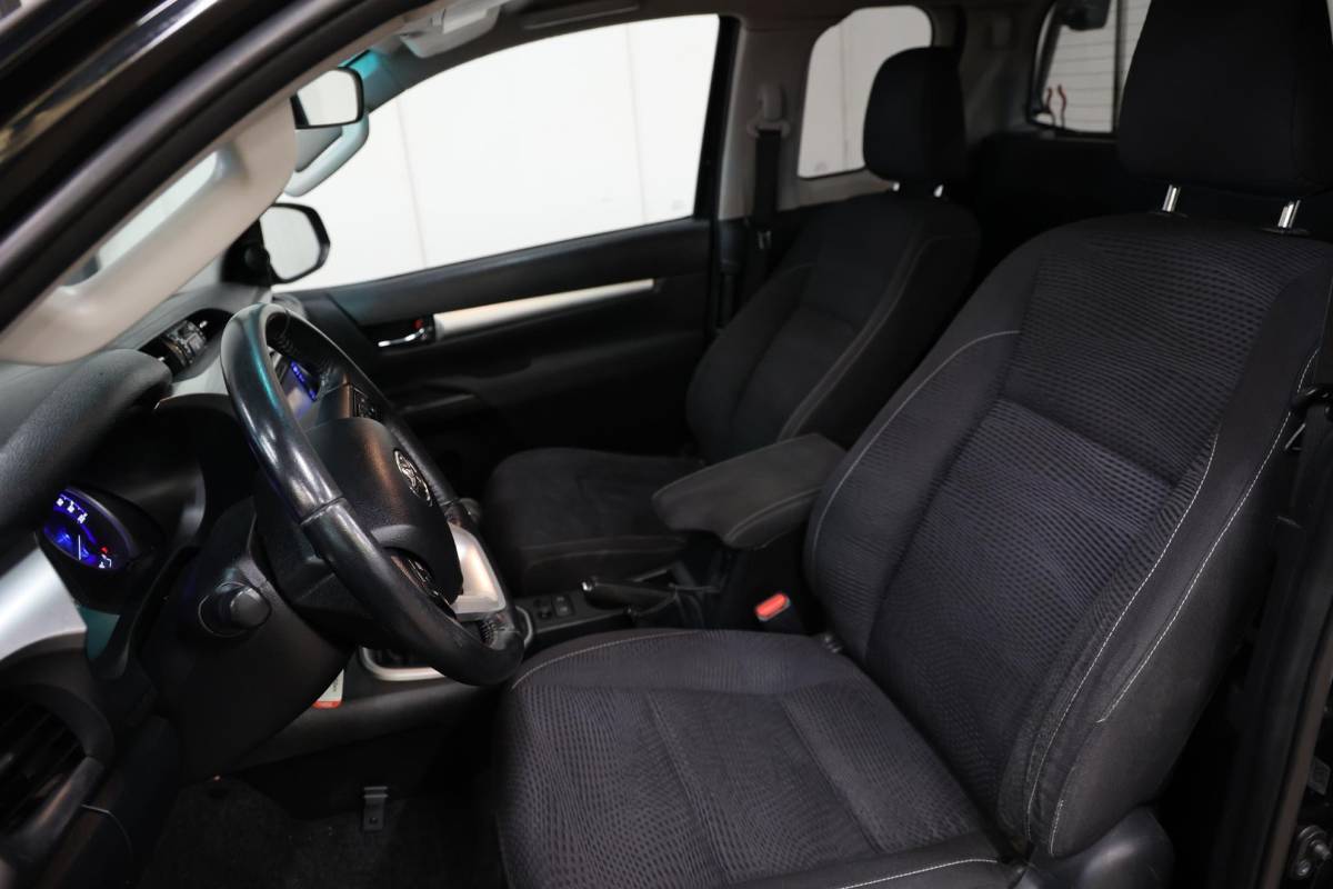Toyota Hilux Toyota HiLux 2.4 D-4D-F Xtra Cab 4X4 MET 3500KG TREKVERMOGEN