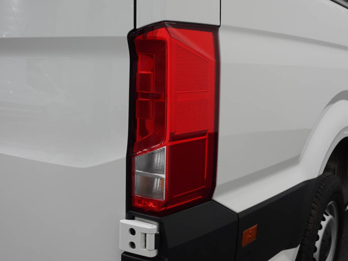 Volkswagen Crafter Volkswagen Crafter 177pk Automaat L3H3 / L2H2 Airco Cruise control Navigatie Camera Apple Carplay Sidebars