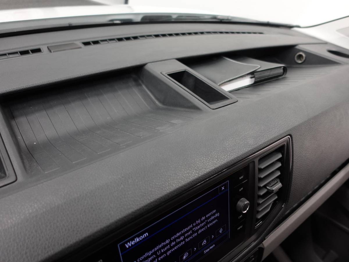 Volkswagen Crafter Volkswagen Crafter 177pk Automaat L3H3 / L2H2 Airco Cruise control Navigatie Camera Apple Carplay Sidebars