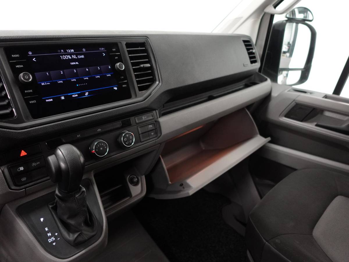 Volkswagen Crafter Volkswagen Crafter 177pk Automaat L3H3 / L2H2 Airco Cruise control Navigatie Camera Apple Carplay Sidebars