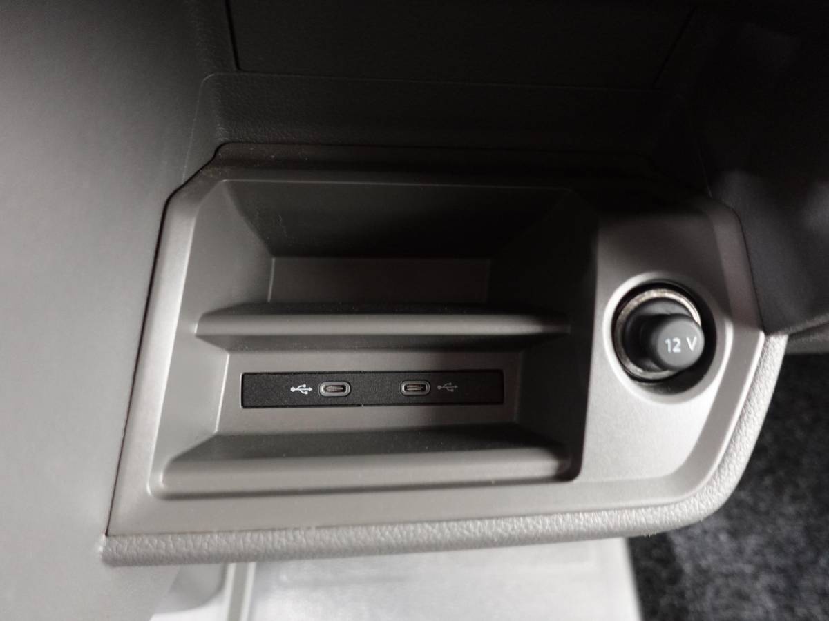 Volkswagen Crafter Volkswagen Crafter 177pk Automaat L3H3 / L2H2 Airco Cruise control Navigatie Camera Apple Carplay Sidebars