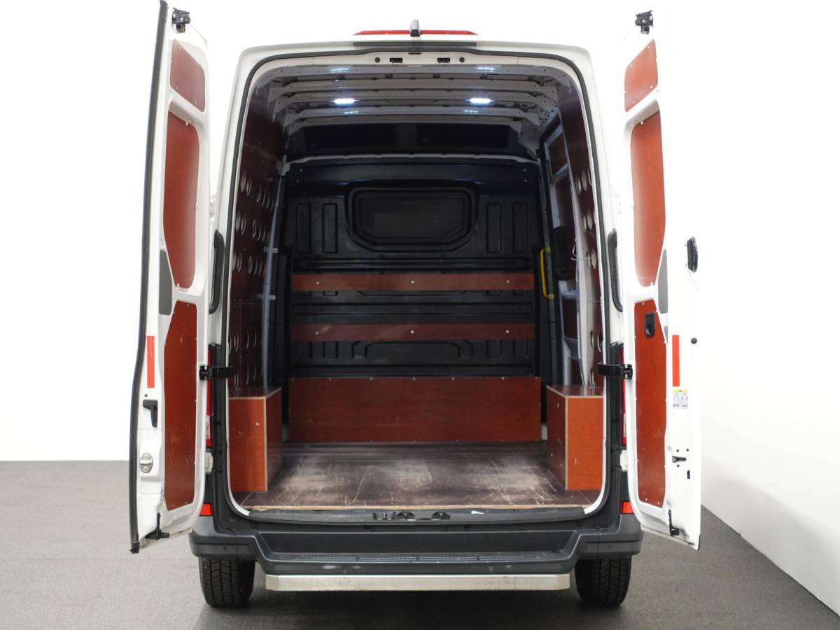 Volkswagen Crafter Volkswagen Crafter 177pk Automaat L3H3 / L2H2 Airco Cruise control Navigatie Camera Apple Carplay Sidebars