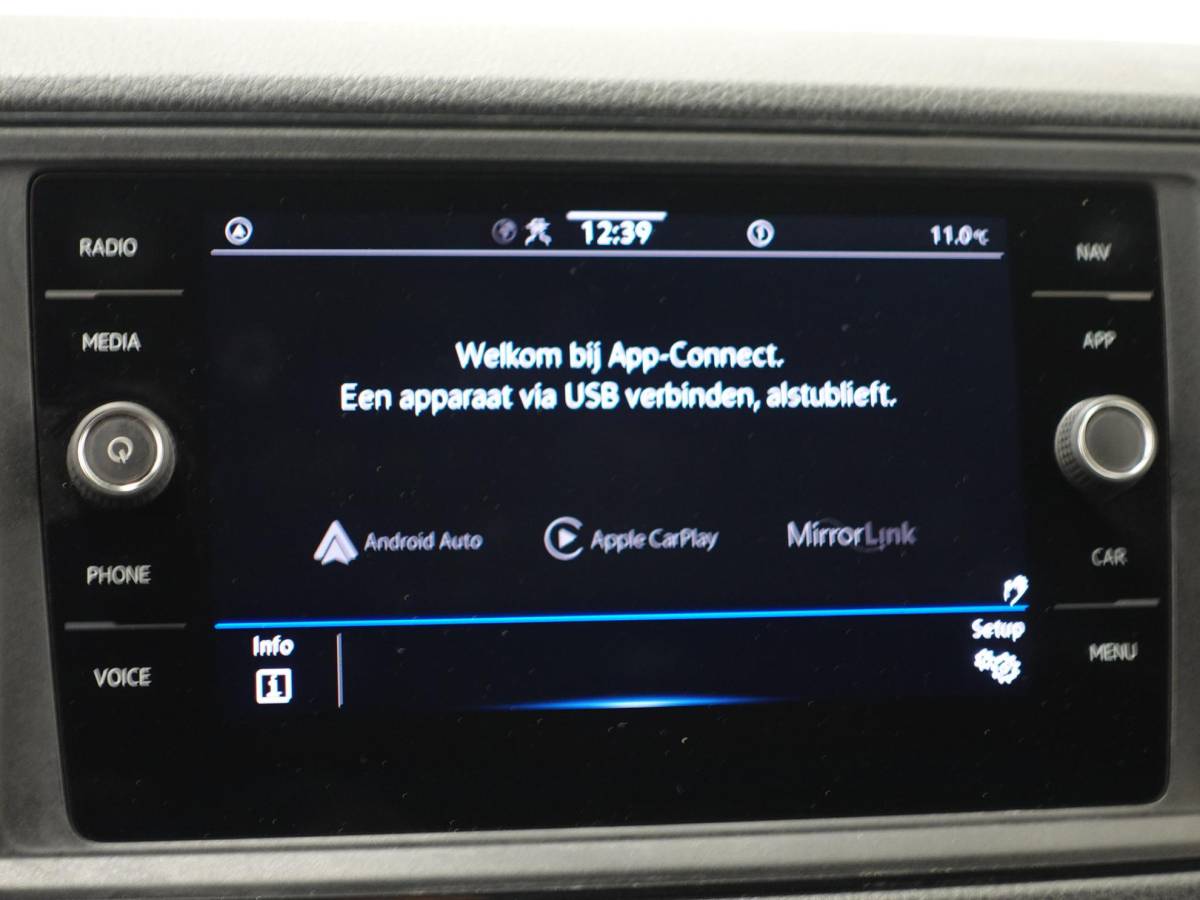 Volkswagen Crafter Volkswagen Crafter 177pk Automaat L3H3 / L2H2 Airco Cruise control Navigatie Camera Apple Carplay Sidebars