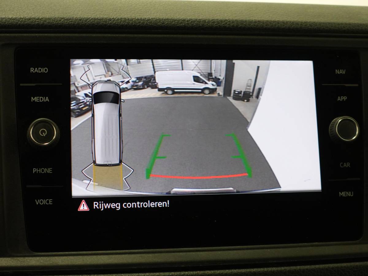 Volkswagen Crafter Volkswagen Crafter 177pk Automaat L3H3 / L2H2 Airco Cruise control Navigatie Camera Apple Carplay Sidebars