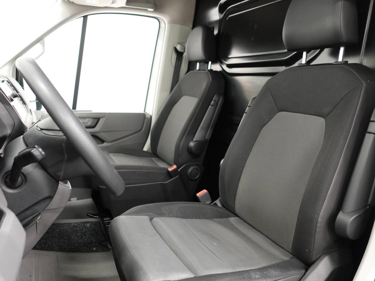 Volkswagen Crafter Volkswagen Crafter 177pk Automaat L3H3 / L2H2 Airco Cruise control Navigatie Camera Apple Carplay Sidebars