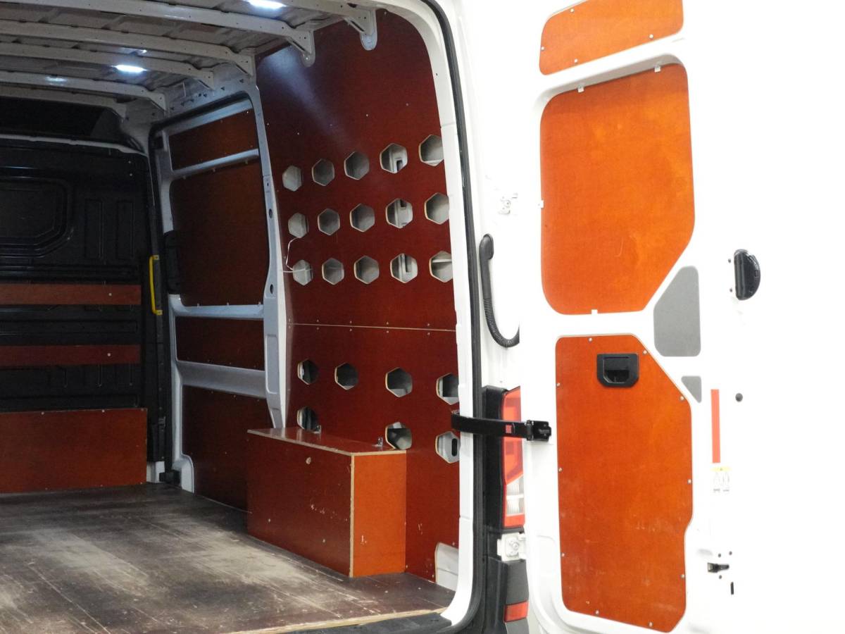 Volkswagen Crafter Volkswagen Crafter 177pk Automaat L3H3 / L2H2 Airco Cruise control Navigatie Camera Apple Carplay Sidebars