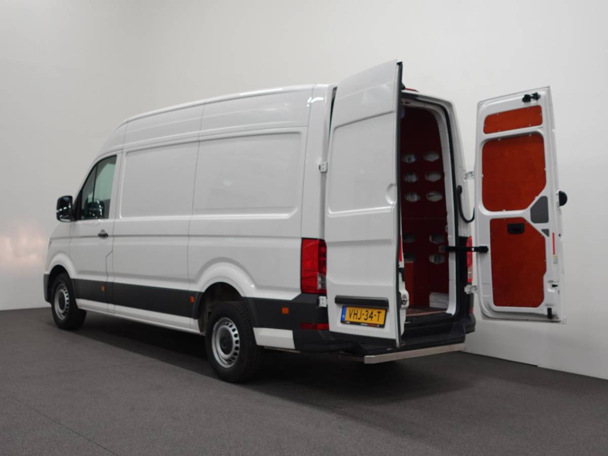 Volkswagen Crafter Volkswagen Crafter 177pk Automaat L3H3 / L2H2 Airco Cruise control Navigatie Camera Apple Carplay Sidebars