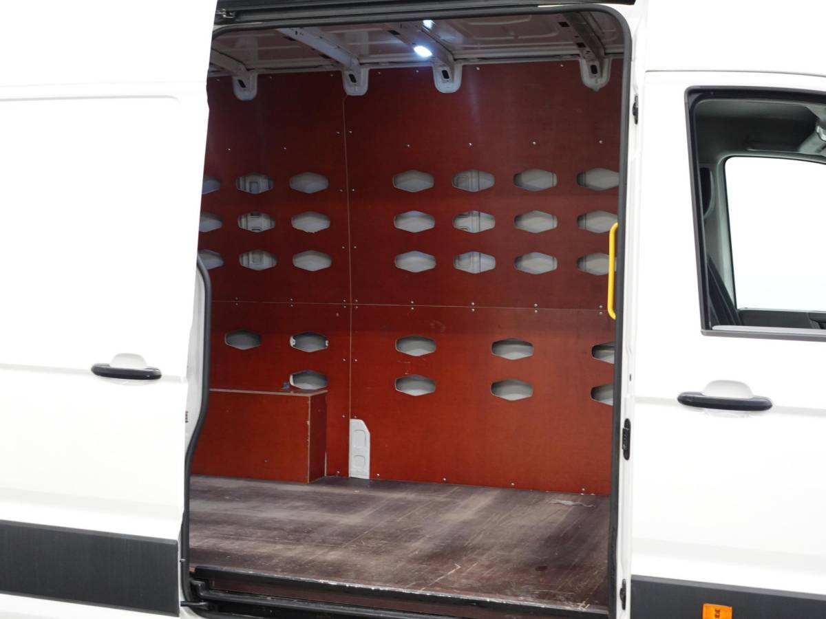 Volkswagen Crafter Volkswagen Crafter 177pk Automaat L3H3 / L2H2 Airco Cruise control Navigatie Camera Apple Carplay Sidebars