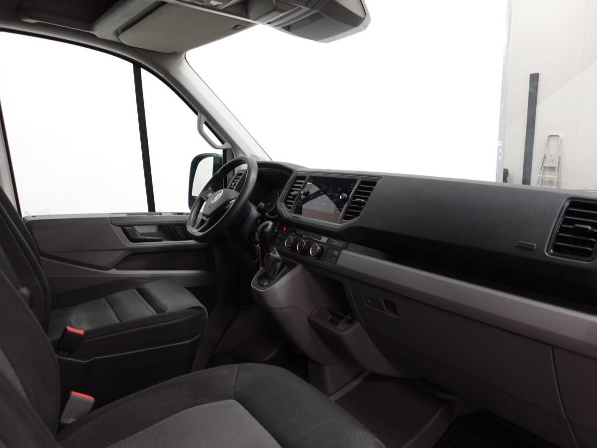 Volkswagen Crafter Volkswagen Crafter 177pk Automaat L3H3 / L2H2 Airco Cruise control Navigatie Camera Apple Carplay Sidebars