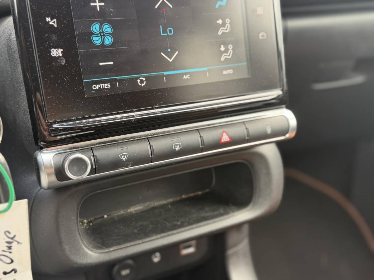 Citroën C3 Citroen C3 1.2 PureTech Shine – Navigatie – Achteruitrijcamera – Apple Carplay/Android Auto – Trekhaak