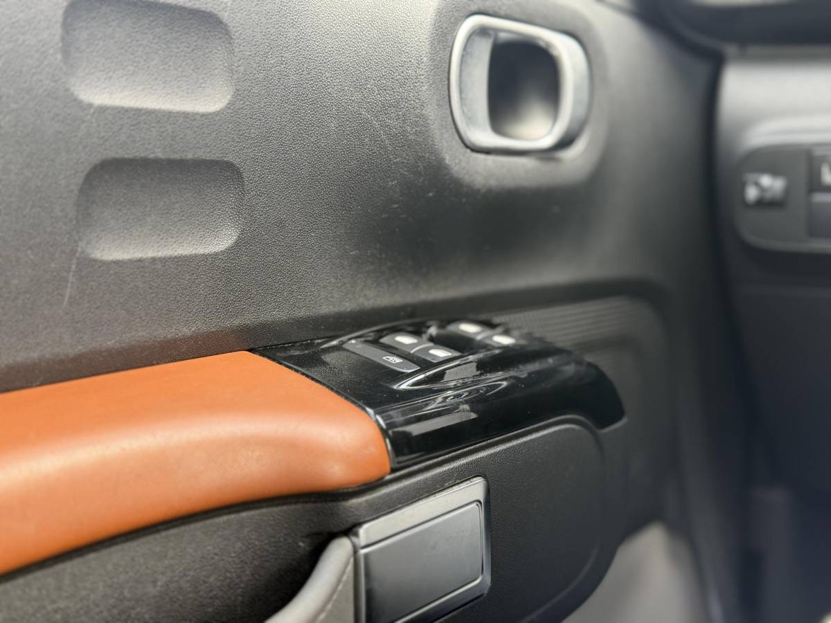 Citroën C3 Citroen C3 1.2 PureTech Shine – Navigatie – Achteruitrijcamera – Apple Carplay/Android Auto – Trekhaak