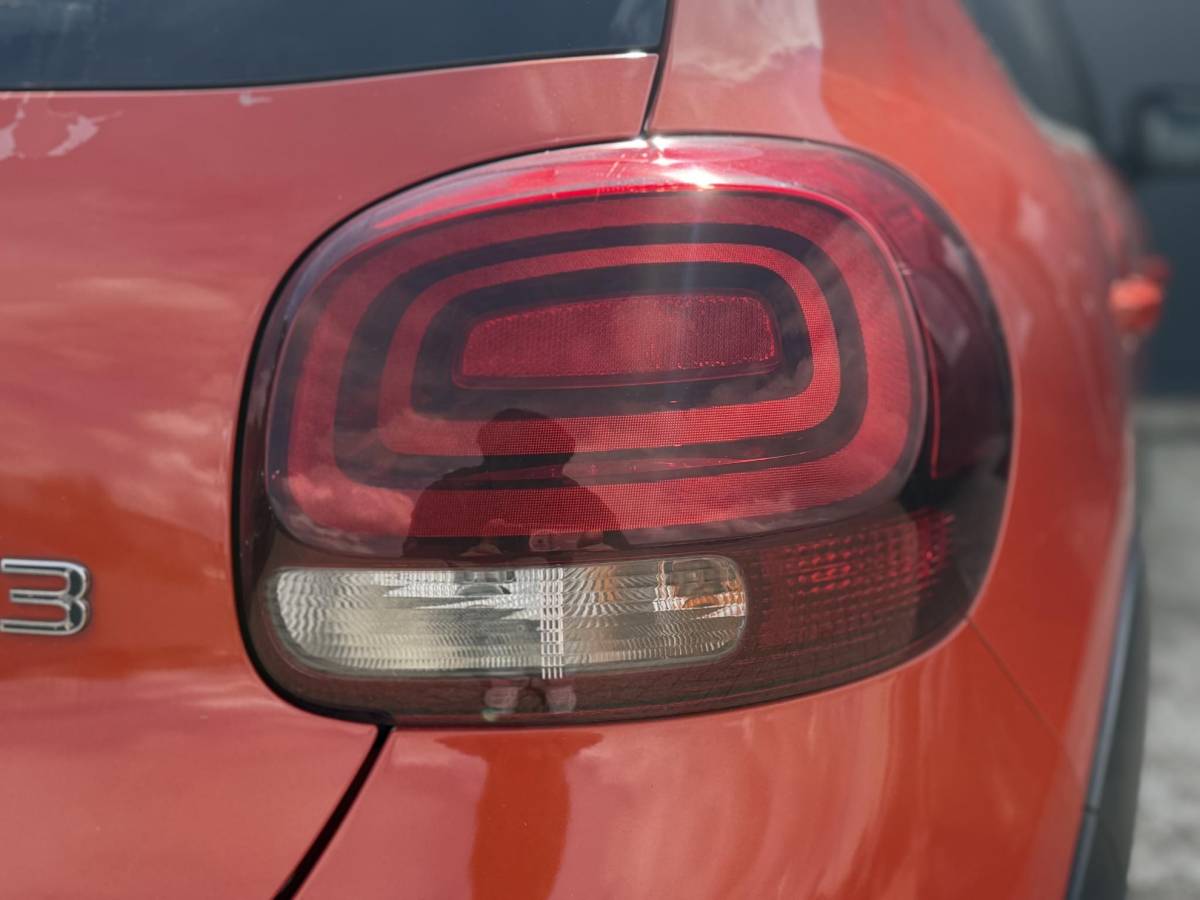 Citroën C3 Citroen C3 1.2 PureTech Shine – Navigatie – Achteruitrijcamera – Apple Carplay/Android Auto – Trekhaak