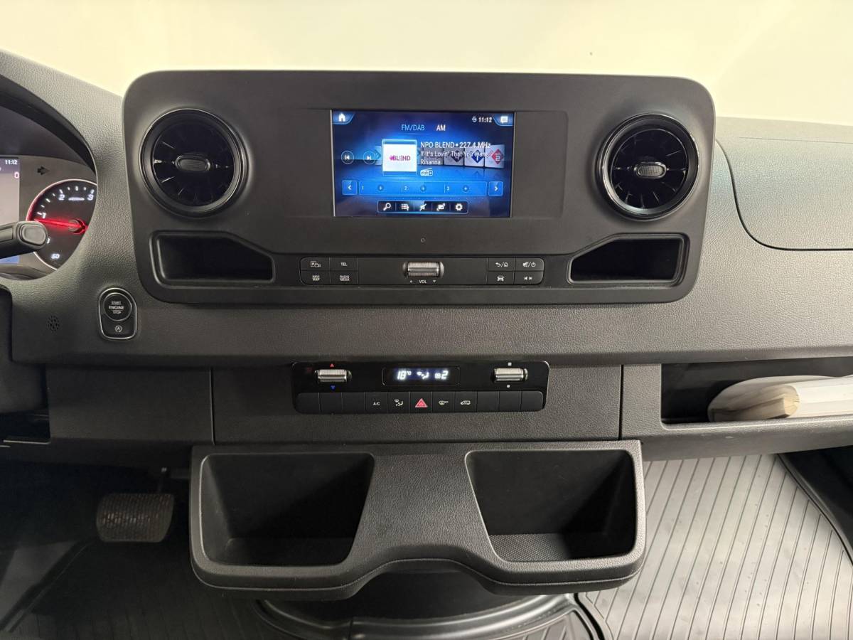 Mercedes-Benz Sprinter Mercedes-Benz Sprinter 311 1.9 CDI L3H2 RWD Navigatie Apple carplay/android Airco Camera Trekhaak 3-zits