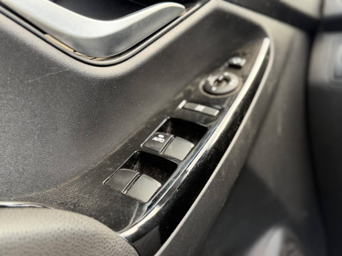 Hyundai ix20 Hyundai ix20 1.6i i-Catcher Automaat – Schuif-/Kanteldak – Climate Control – Lichtmetalen velgen – Trekhaak