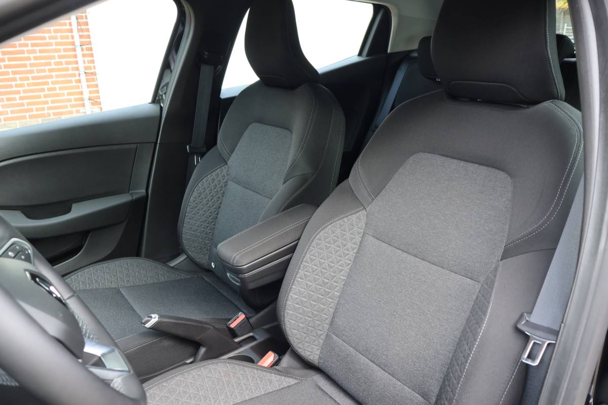 Renault Clio Renault Clio 1.0 TCe Zen / NL-Auto / Navi / Led verl. / Pdc