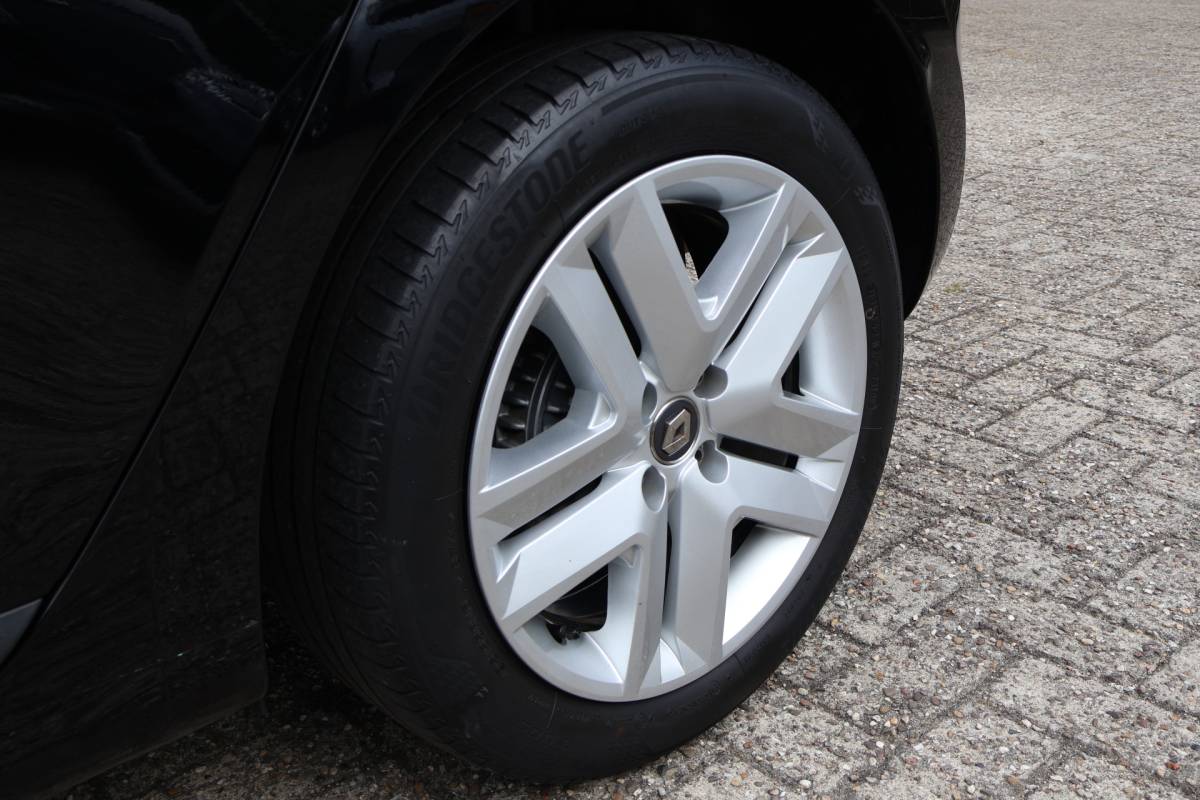 Renault Clio Renault Clio 1.0 TCe Zen / NL-Auto / Navi / Led verl. / Pdc