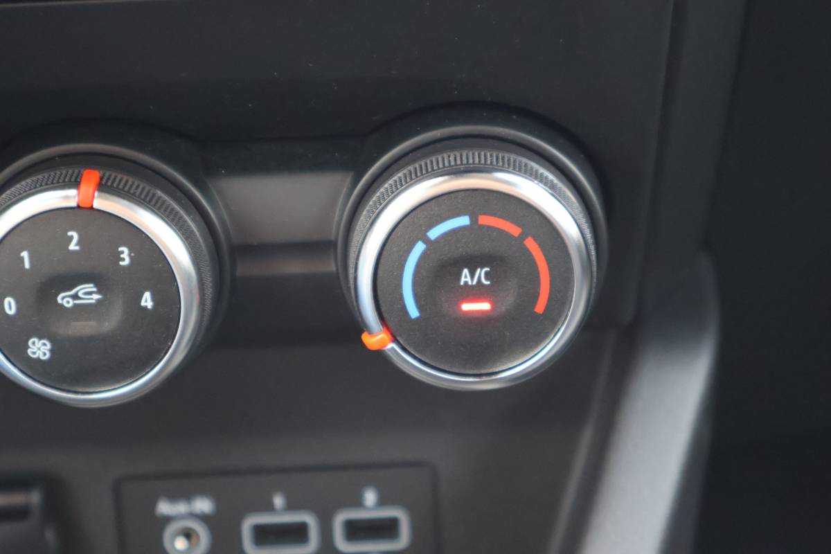 Renault Clio Renault Clio 1.0 TCe Zen / NL-Auto / Navi / Led verl. / Pdc